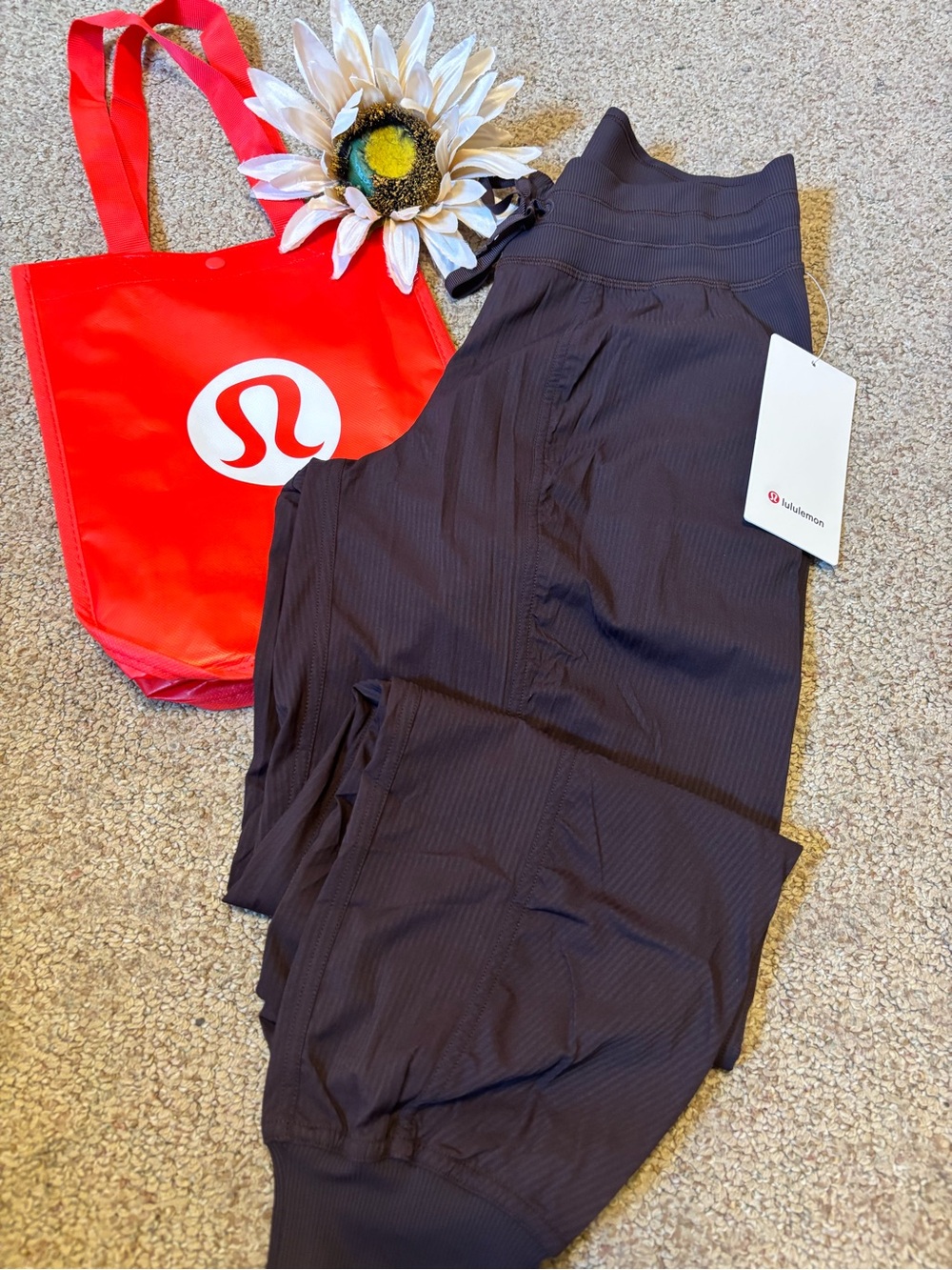 🆕Bnwt lululemon athletica dance studio mid rise Women's Dark Brown Track Joggers - Picture 6 of 15